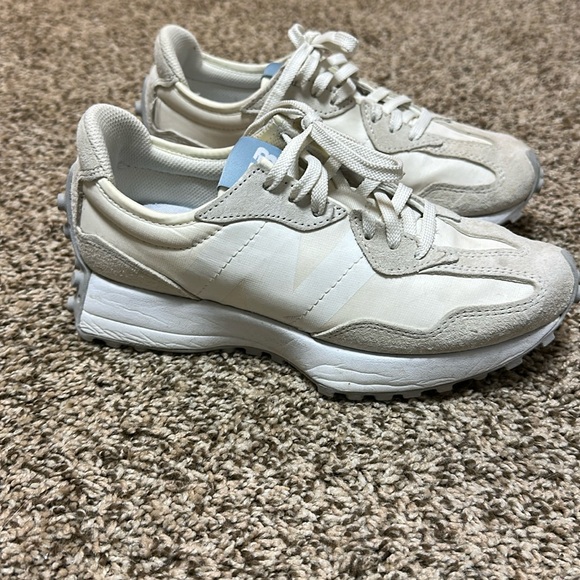 New Balance Shoes - New Balance 327 sz 6